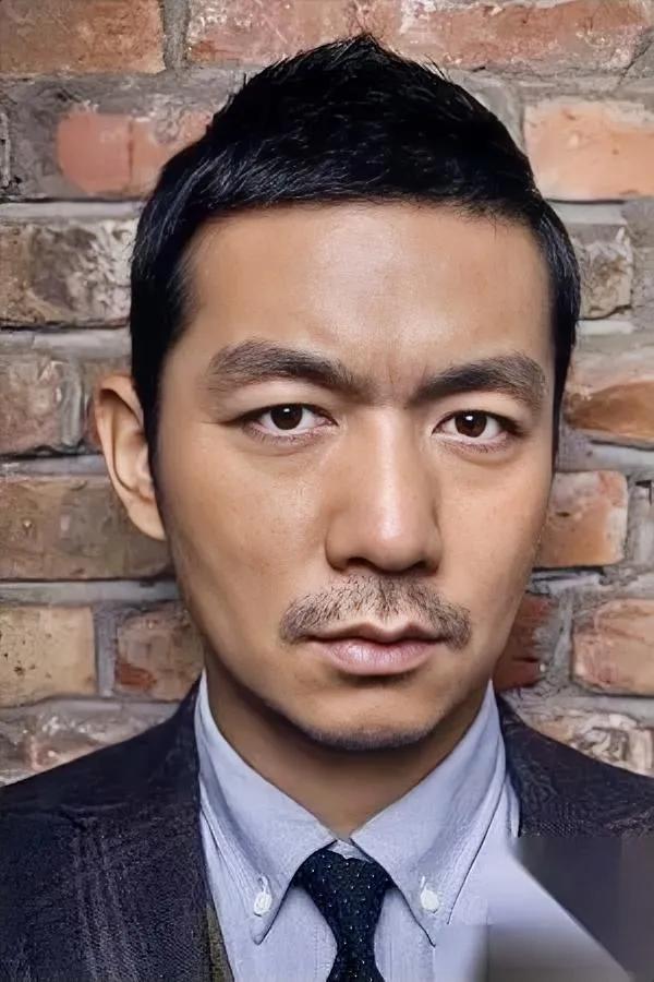 这瓜你真没听过？邢佳栋早年太刚了北影读得好好的直接被开除。原因说出来