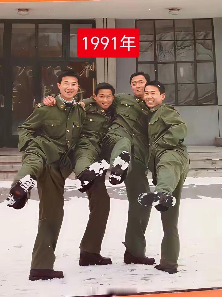 男人的花期都好短啊，才过了25年就认不出来了。