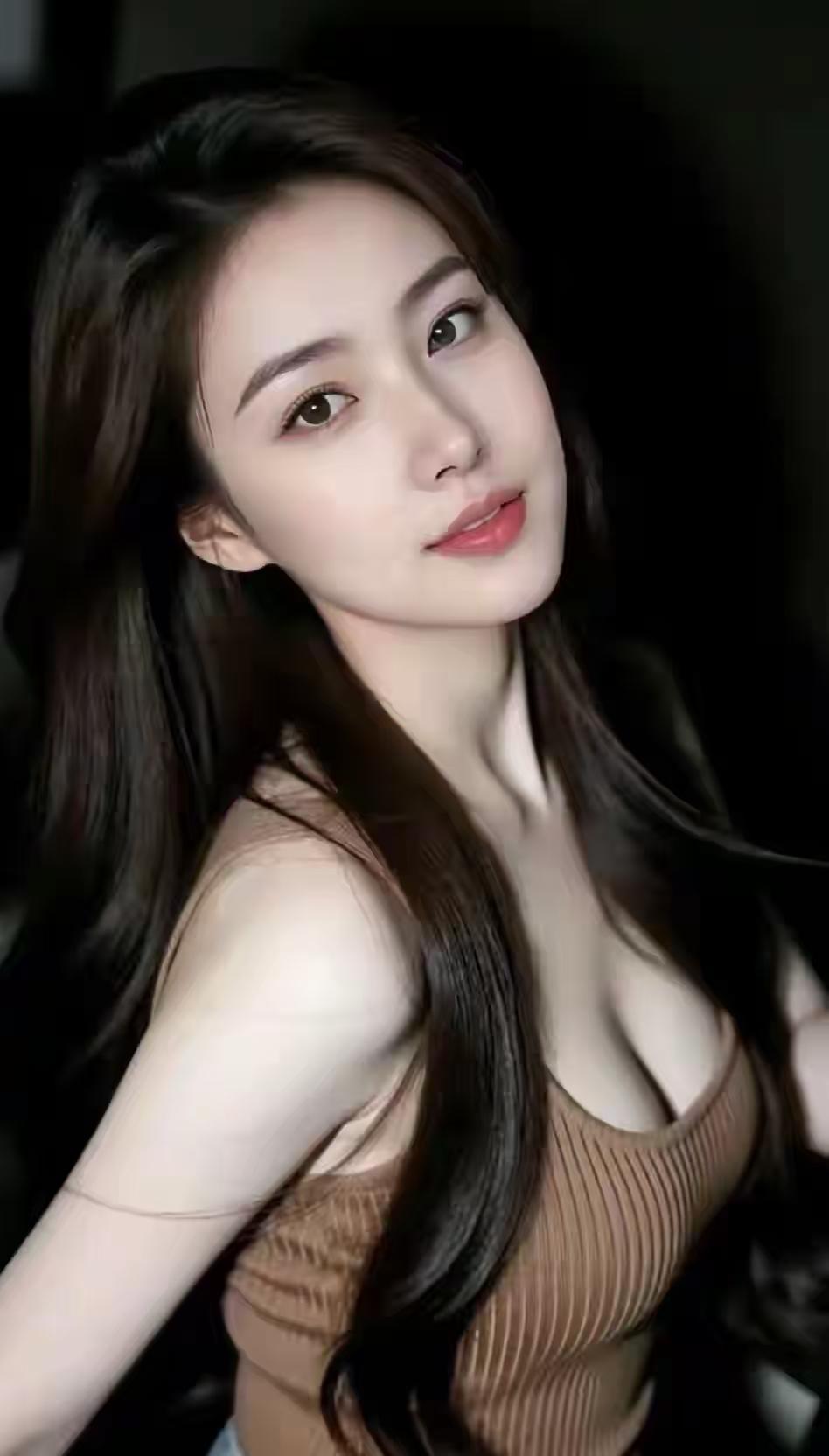 看到你，总能欣赏到不一样的风采，一幅精美的画卷，如同诗情画意，弥漫着诗一样的浪漫