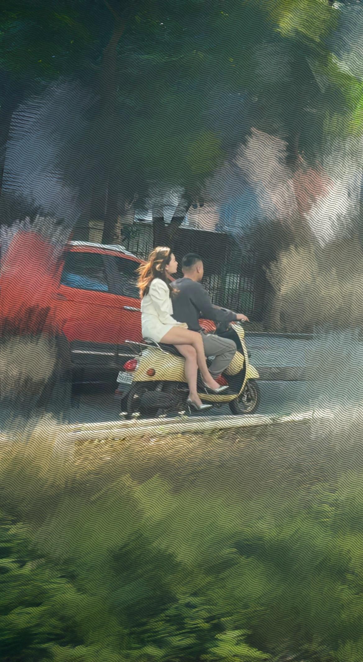 银色侧空高跟 男人的梦
