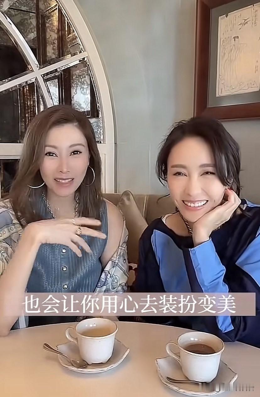 李嘉欣和黎姿两个人的年龄加在一起都一百多岁了，看起来还是那么的年轻，两个人是好朋