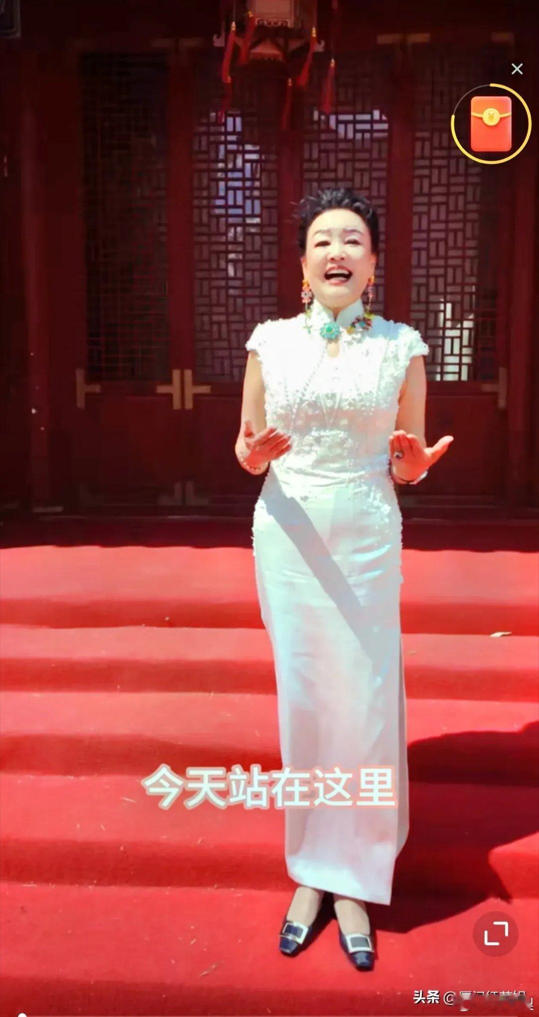 张兰给汪小菲马筱梅婚礼上的致辞，几个信息:1.今天双喜临门，一份是你们用爱写下的