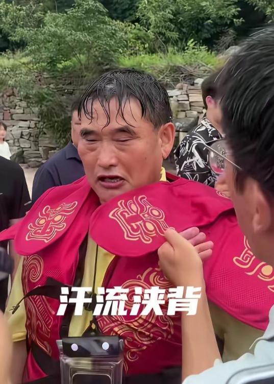 看到大衣哥拒绝商演那个新闻了，说景区给的报酬不高，到手大概四万块，但安排了一堆折