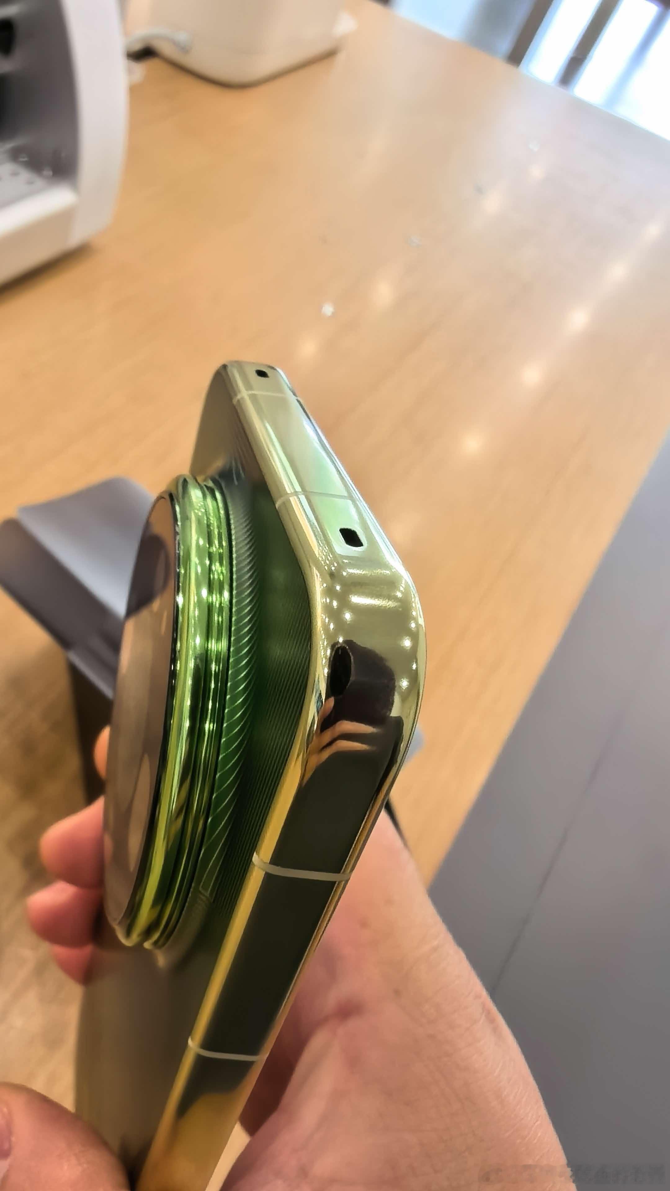 华为Mate90ProMax实拍图来啦！​​​