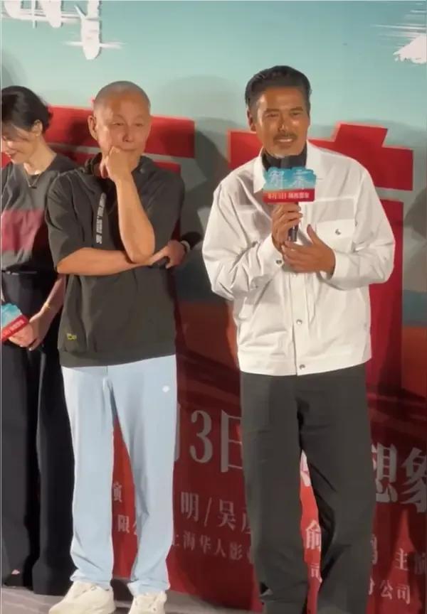 “气质”这东西与生俱来后天学不来：梁朝伟很牛，和周润发一起，立马变小弟梁