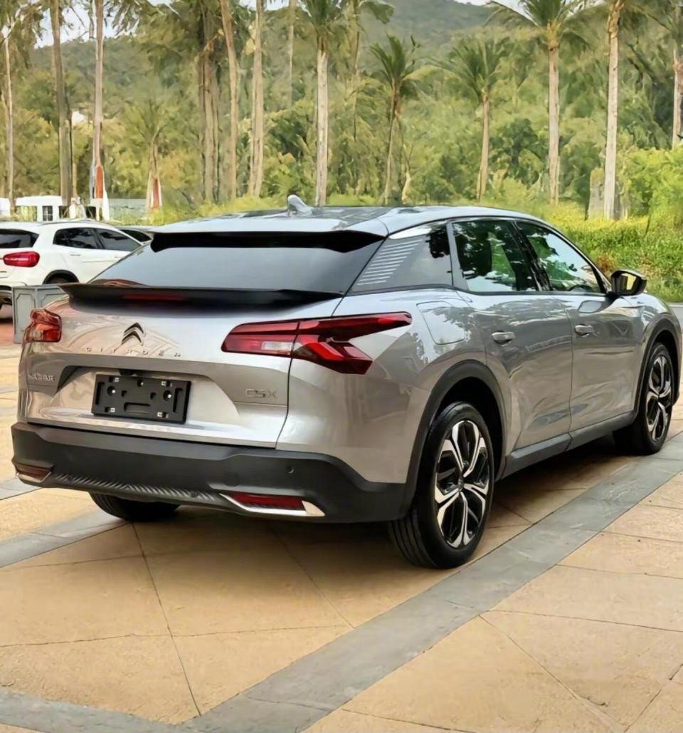 今天，我想“凡尔赛”一下，这次推荐的是试驾新款凡尔赛C5X之后的真实感受。