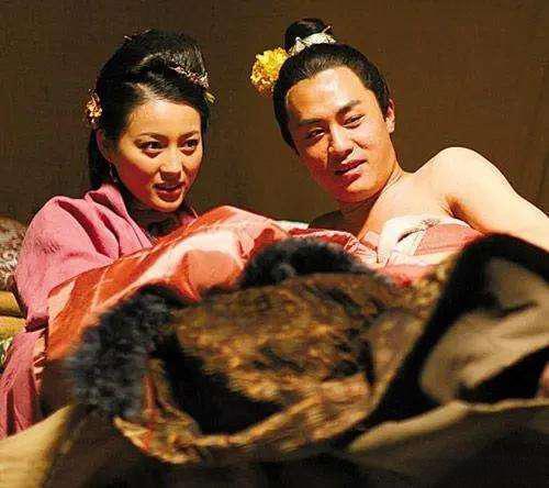 西门庆敬畏的女人林太太，是高官遗孀，守寡10年。私下却让媒婆给她物色男子，名