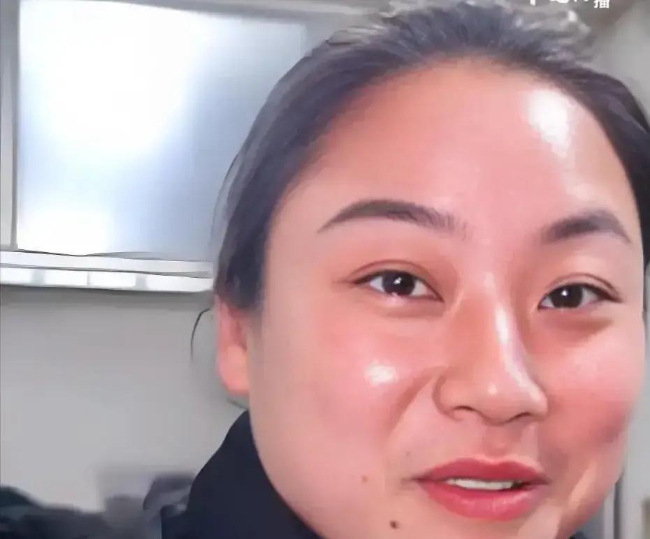 地球最强扶弟魔！2020年，一女子卖烧饼十几年，攒下近百万积蓄，却不顾老公孩子反