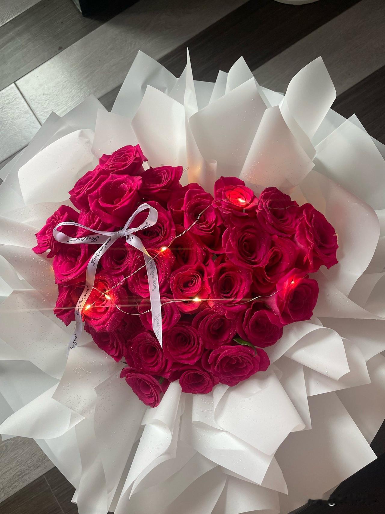 假如男人女人都单身，谁过得更好？单身男人没有女人，就会经常几个男人聚在一起，