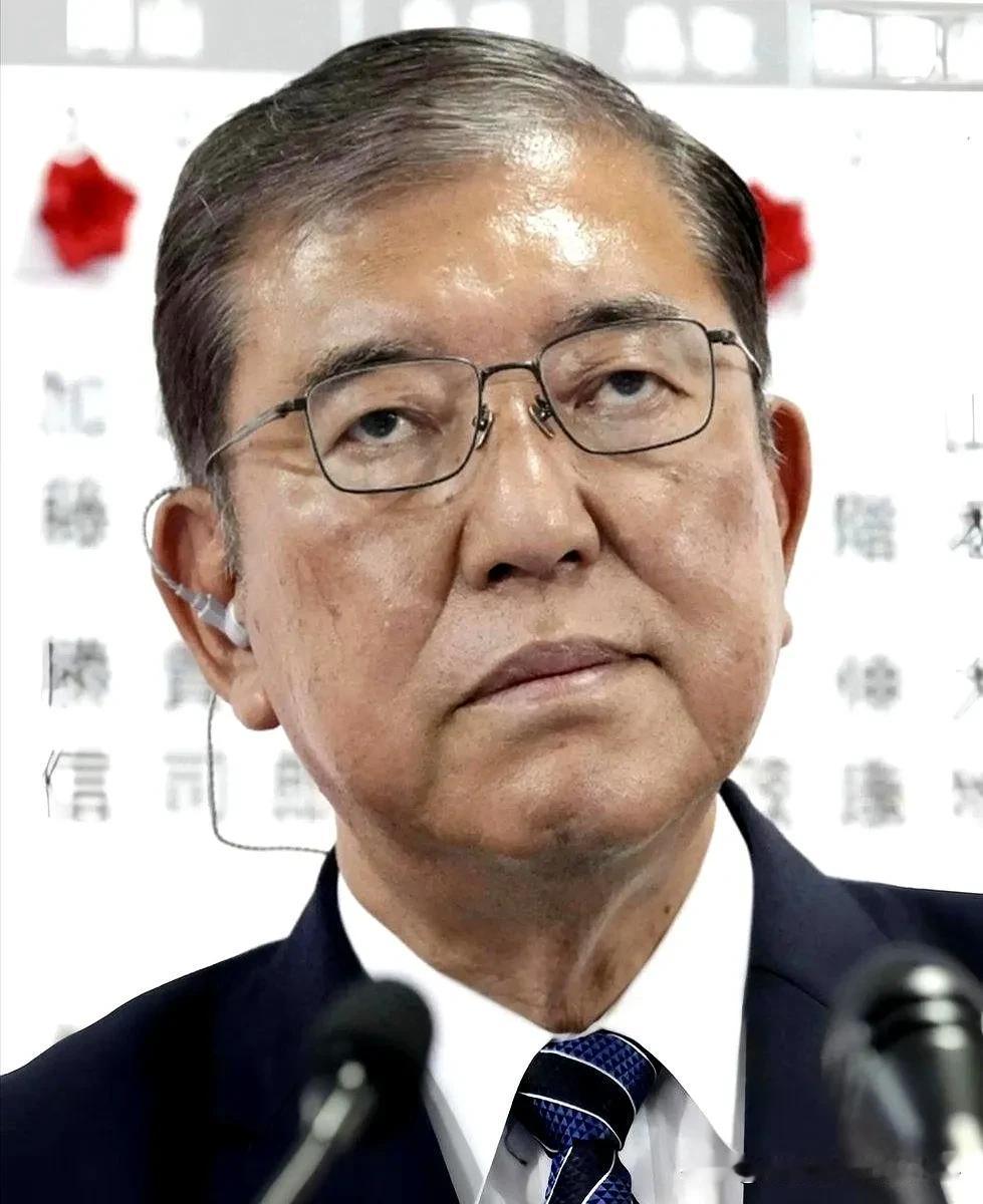 石破茂警告成真，高市终于松口示好，中方回应四个字：撤回言论日本自民党三架专