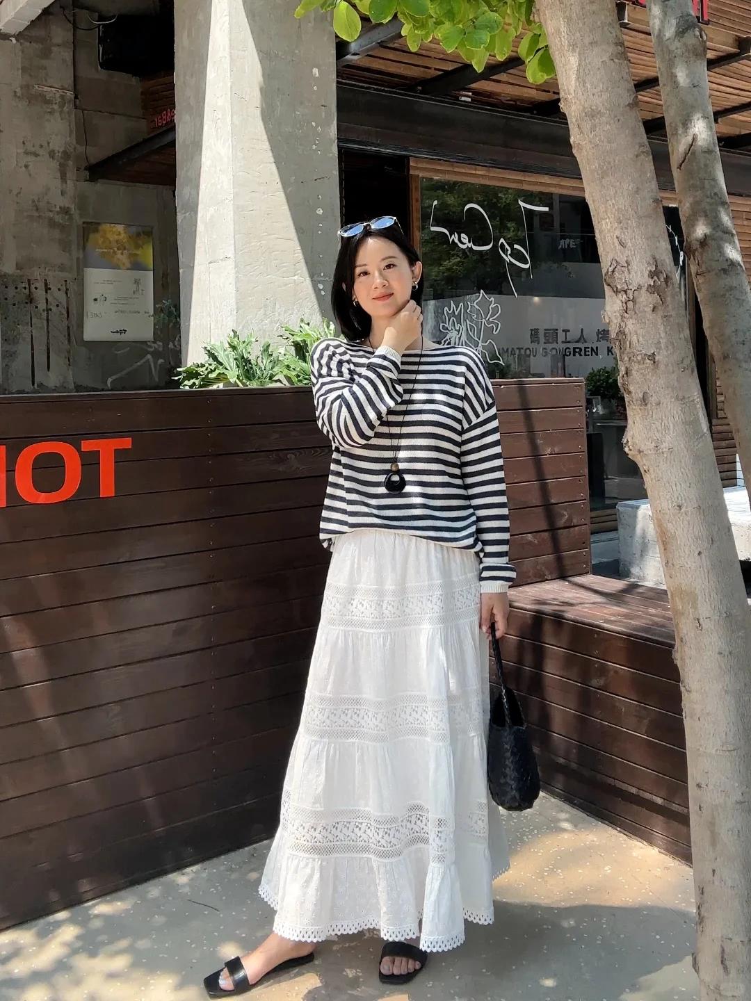 初夏王炸穿搭✨黑白条纹衫+白半身裙yyds谁懂啊家人们！初夏穿搭真的不用费脑