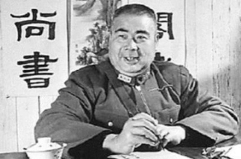 民国那年头，当兵当官的，哪个不是抽大烟、逛窑子、大鱼大肉、绸缎加身？偏偏有一