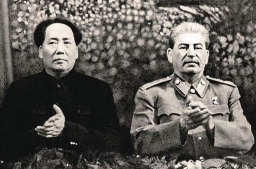 1941年，日德两国企图合围苏联，斯大林连发6次急电给毛主席，请求派兵支援，主席却几次三番拒绝