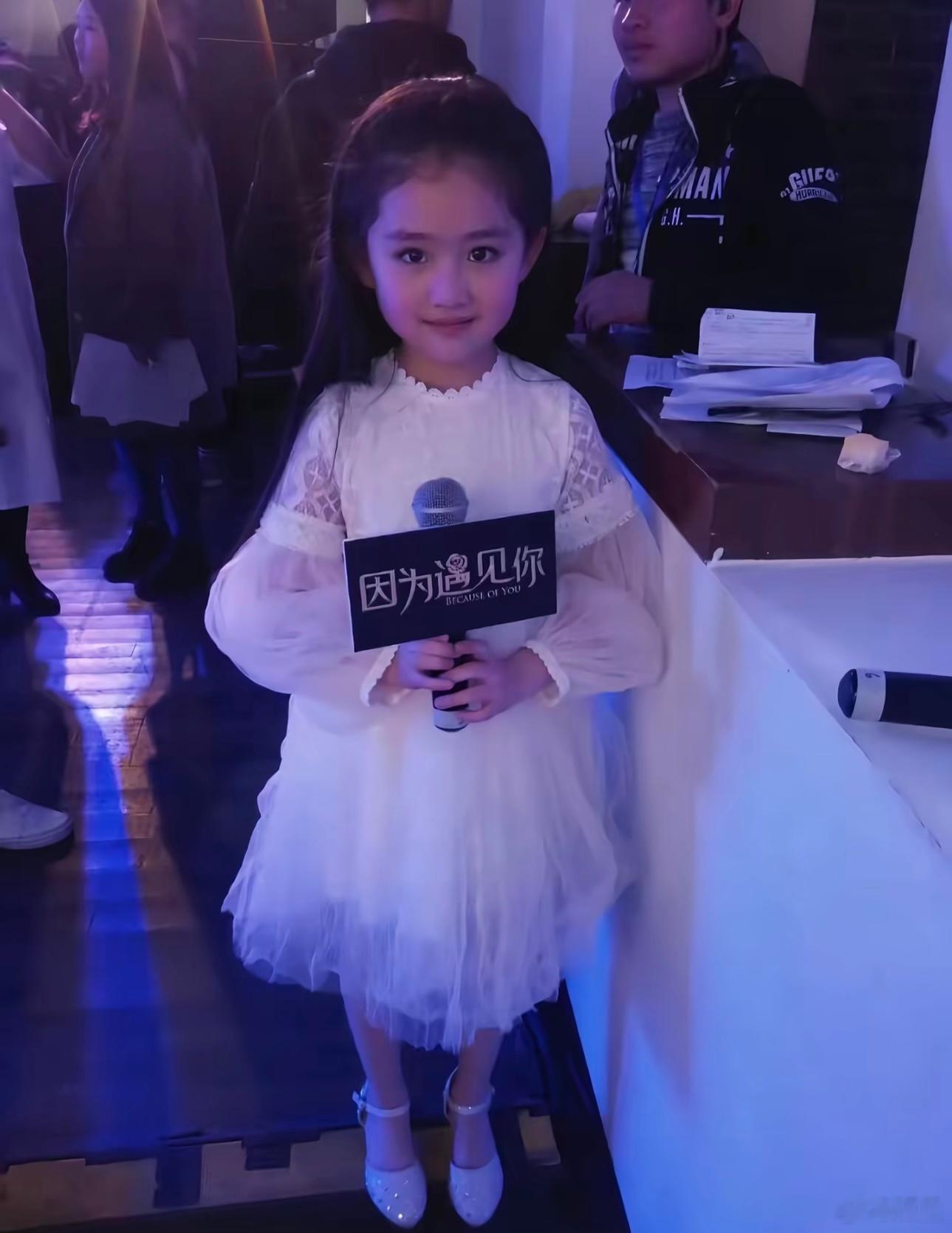 你还记得饰演因为遇见你里的乐童吗，现在都长这么大了。