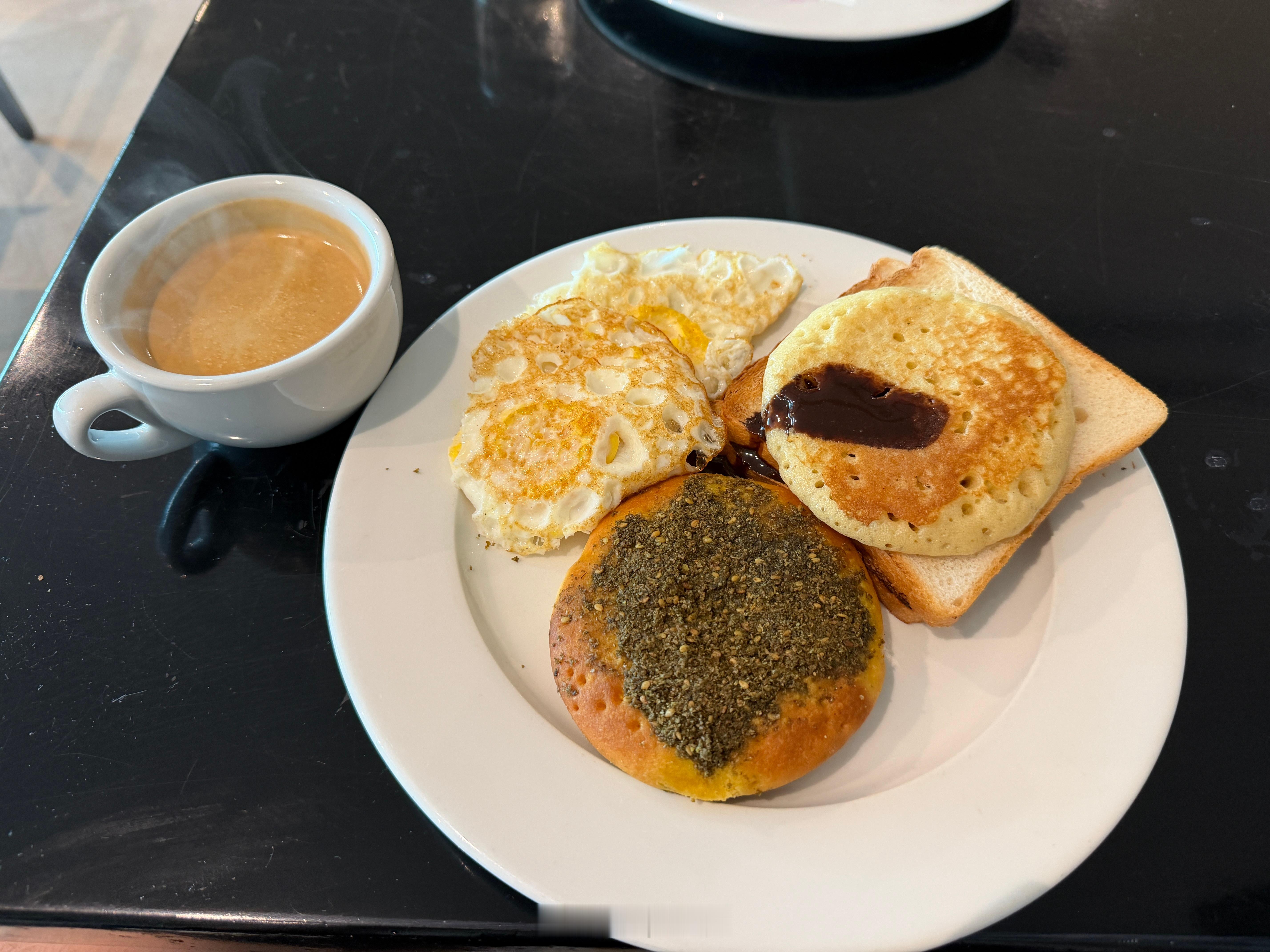 没什么的外国人也不是吃中国菜长大的他们行，我也行坚持半个月就好了，我可以的，没什