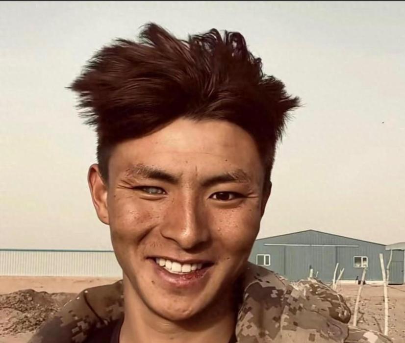 治沙男孩王金虚假人设再添实锤！坐豪车种树日入3万，曝真实目的人红是非多，但