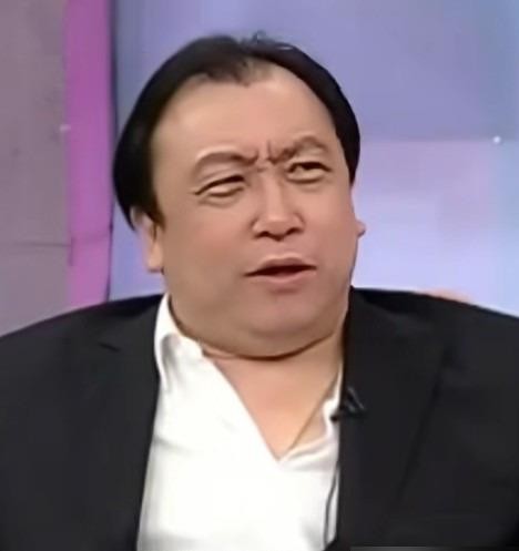 王晶聊周润发，戳破的是顶级明星的孤独真相：太会当明星的人，往往交不到交心的朋友。节目里他说发哥收工就