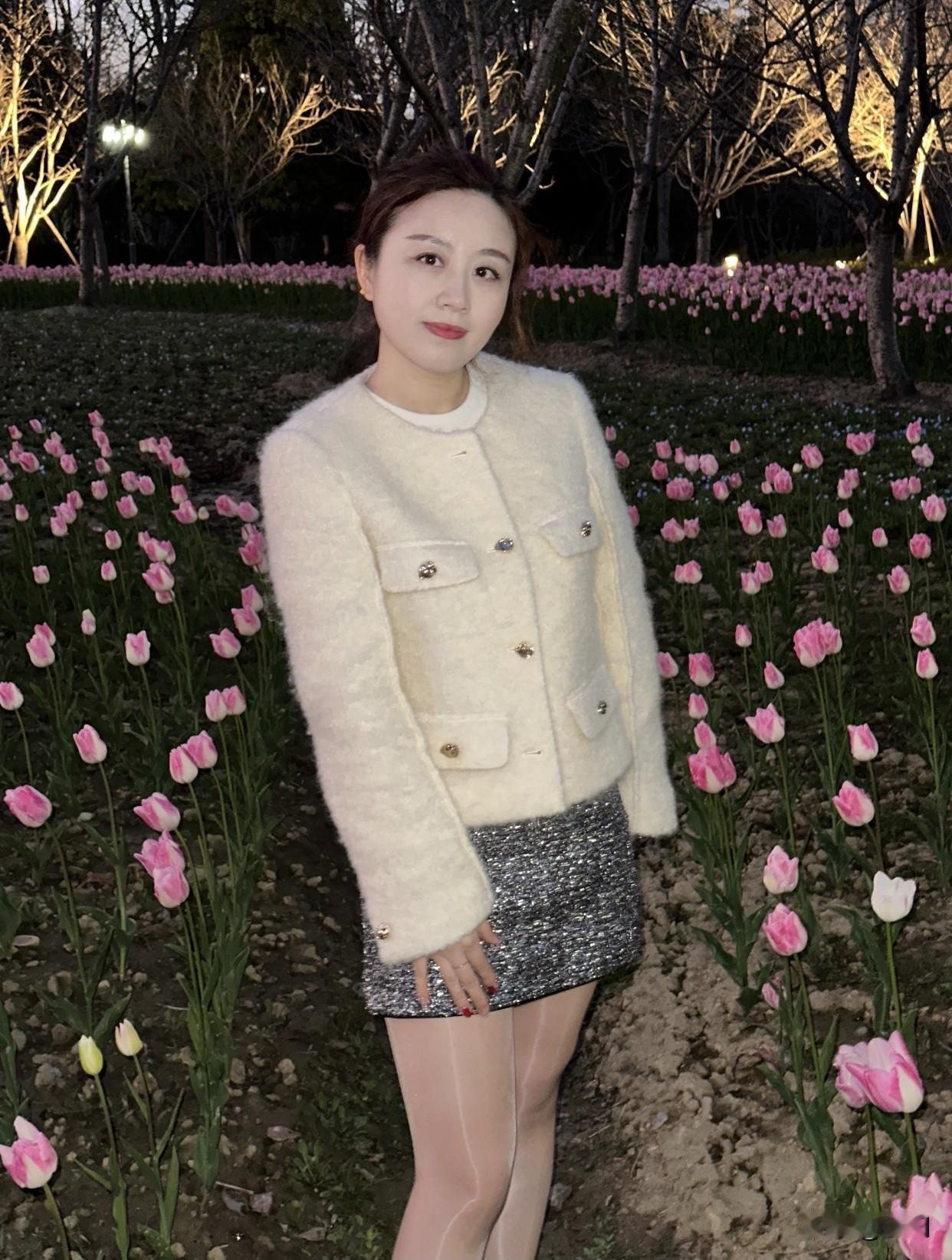 50多岁的女人还可能渴望爱情吗50多岁的女人经历过风雨，更懂得爱情的珍贵。她们渴