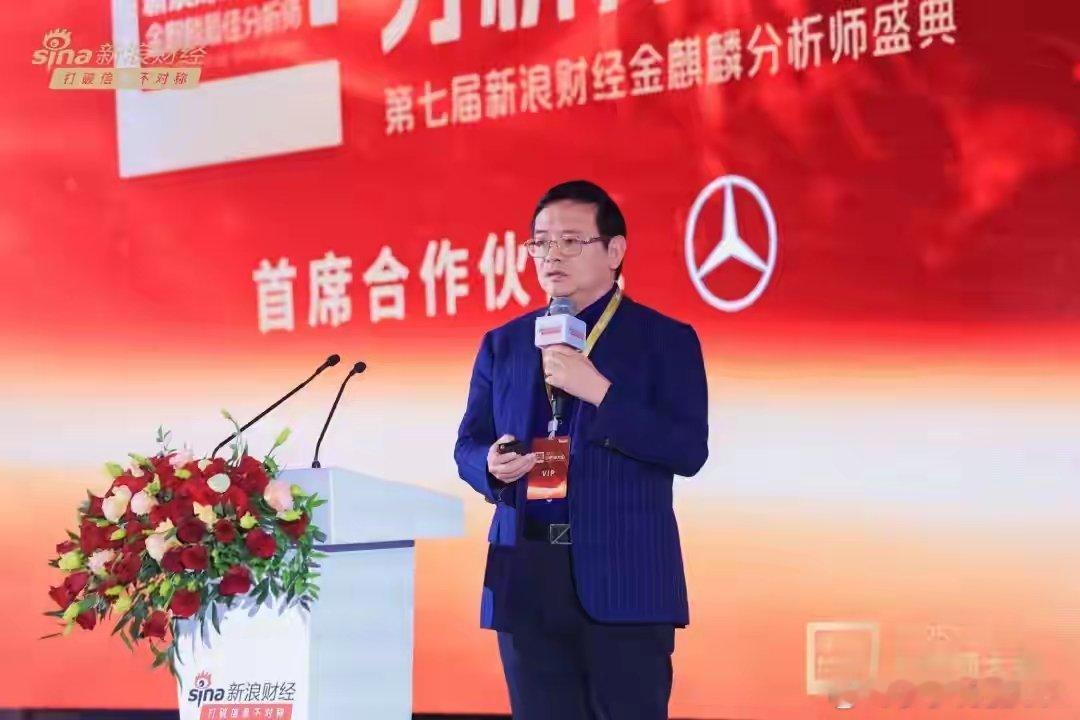 但斌放大招！东方港湾92%仓位押注AI，重仓股剑指十万亿市值。在11月28日上海