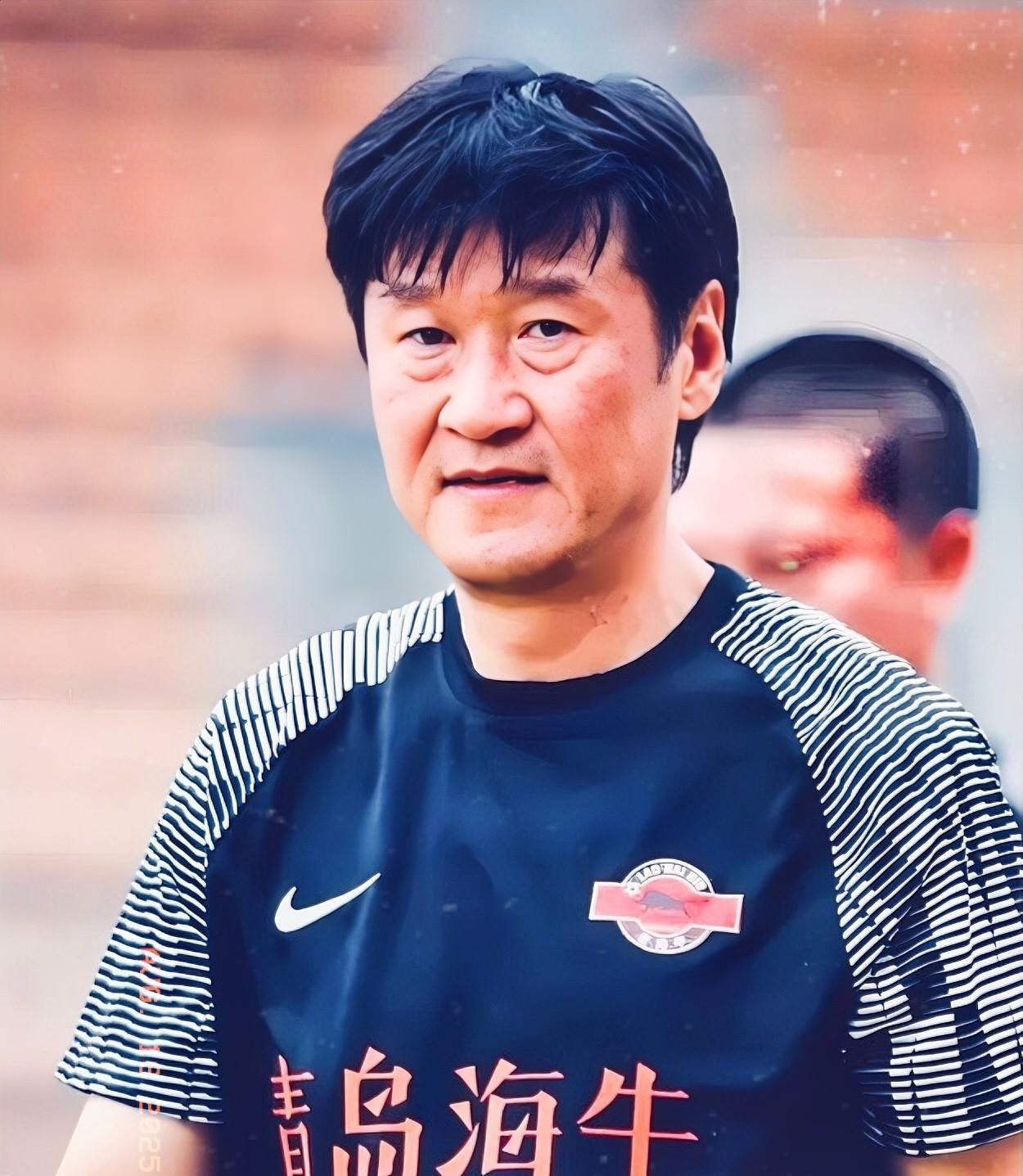 在青岛老海牛的记忆里，他的名字理应占有一席之地。尽管并非国内足坛的顶尖球员，但在
