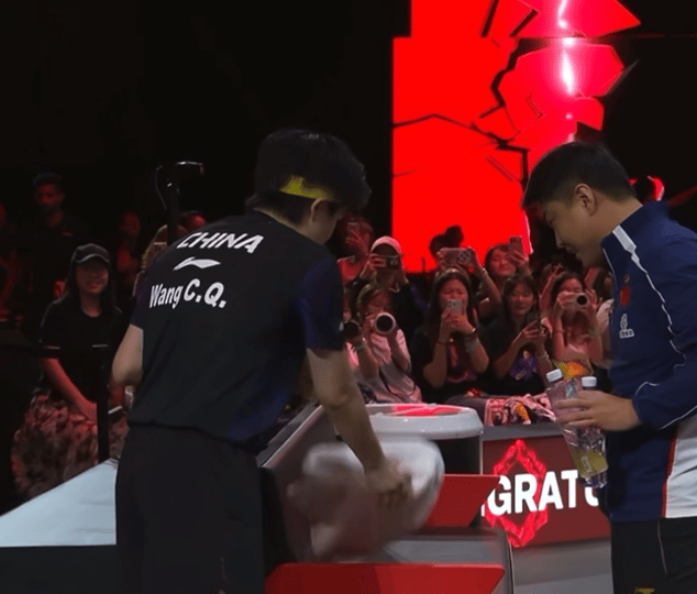 好样的王楚钦！！！要笑小孩～