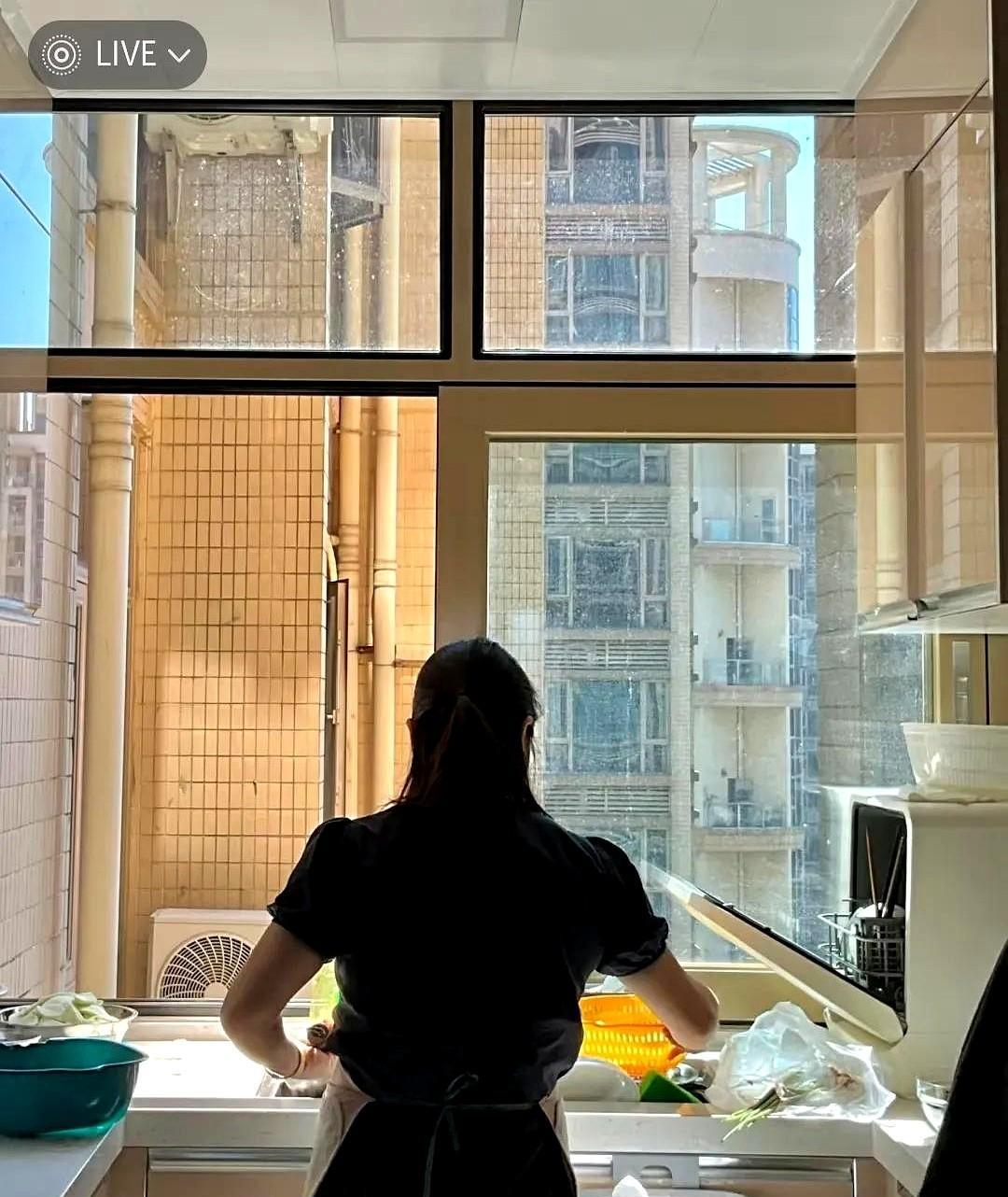 我同事说，她做了婆婆绝不伺候儿子儿媳。不会像我每天给儿子儿媳又做饭，又收拾屋。