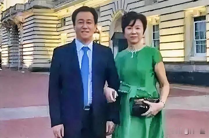 许家印无期徒刑，我特意去查下他妻子，不查不知，一查真是吓一跳，她现在的生活“