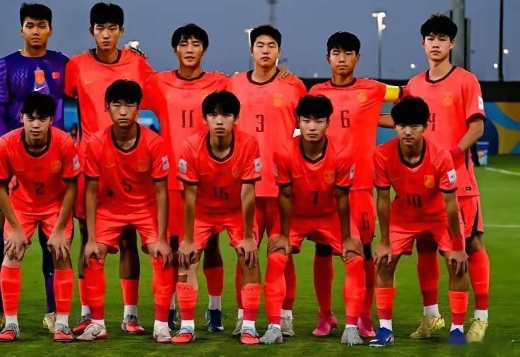 U17国足也进世界杯了防守端也变了。前两场被日本和印尼抓住空档打身后，这场全场逼