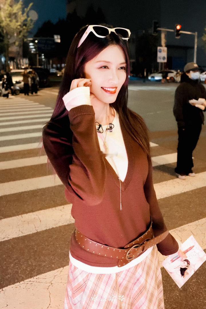 徐洁儿感谢大家的陪伴徐洁儿的饭撒细节值得被记录下来。她会在人群中努力辨认每一个