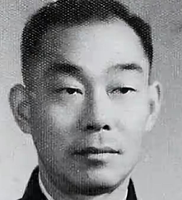 1949年上海解放，陈毅当市长，正愁找不到能镇住特务、黑帮的公安局长。陈赓笑着说