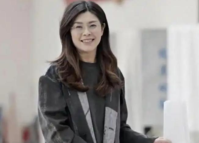 因郑丽文访团在机场走商务通道，没有与媒体记者见面，国民党丁瑀竟然骂郑丽文“鼠辈走