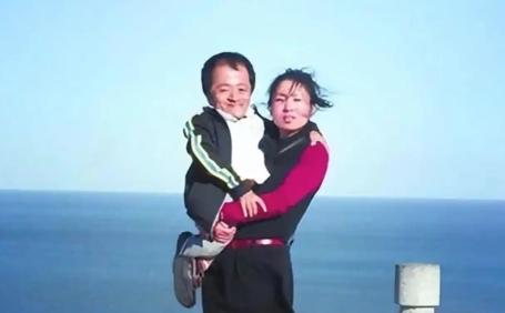 四川一位31岁的女工程师放弃中石油的稳定工作，不顾父母以断绝关系相逼，带着孩子远