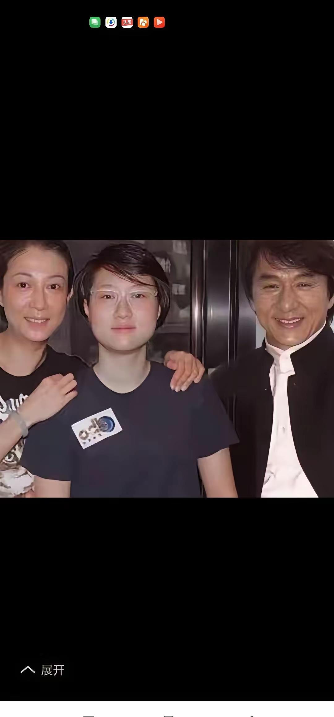 74岁的成龙，终于要认小龙女了？媒体爆出他近年频繁陪伴房祖名，甚至私下接触过吴