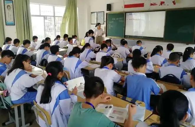 七年级家长掏心窝的忠告：小学偷过的懒，初中会加倍还，6大血泪教训，看完少走3年弯
