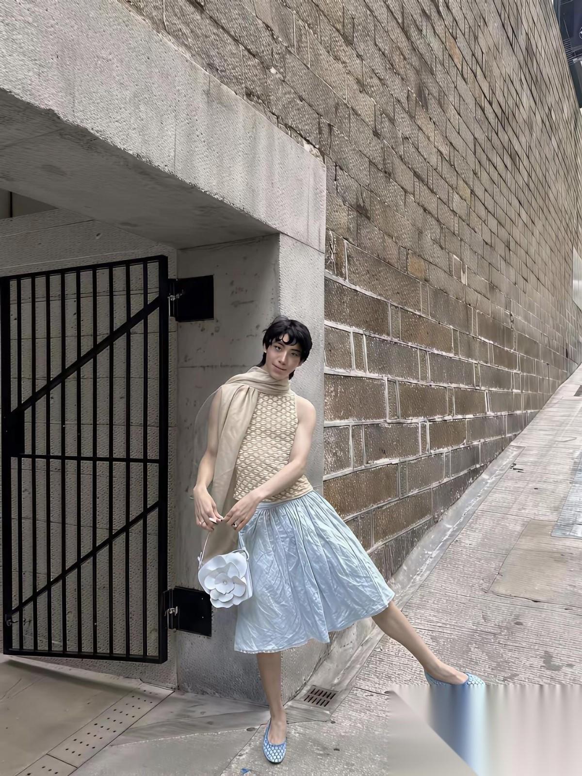 伊能静儿子穿裙子上街：好“自由”啊！庾恩利这组街拍，有人说性别穿搭自由，有人说