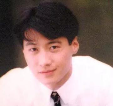 全香港最帅的男人真的是非他莫属啊，就连大导演王晶，张国荣，刘德华都说最认可，最帅