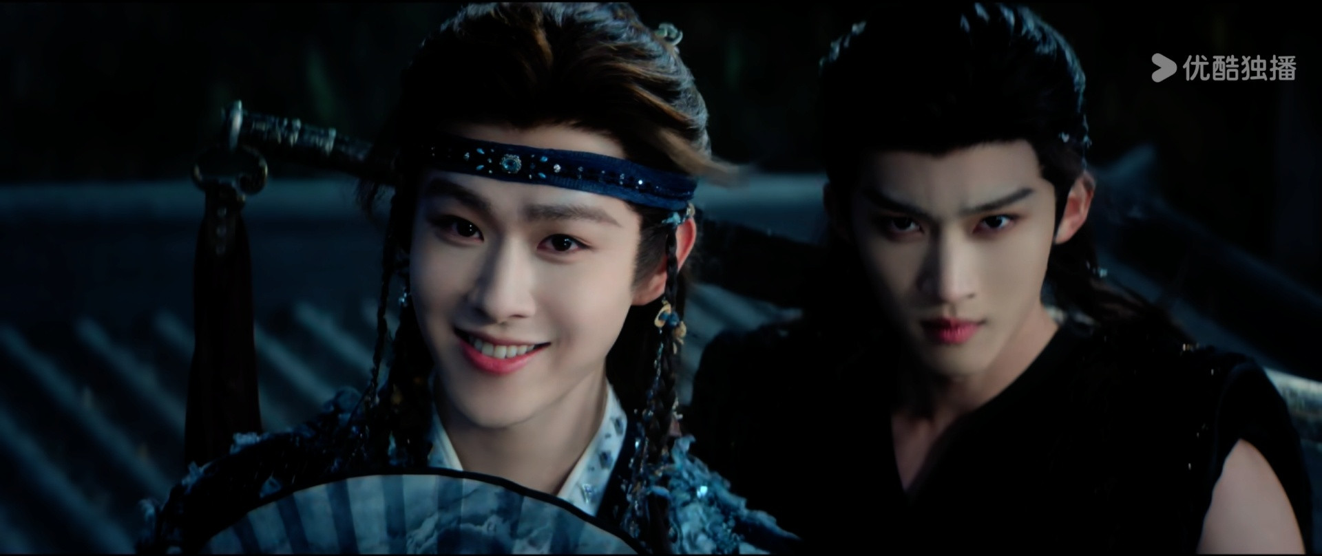 看了月鳞绮纪我真服了，什么鬼阿看着好好的田嘉瑞就突然这样笑郭敬明怎么拍的？拍的好