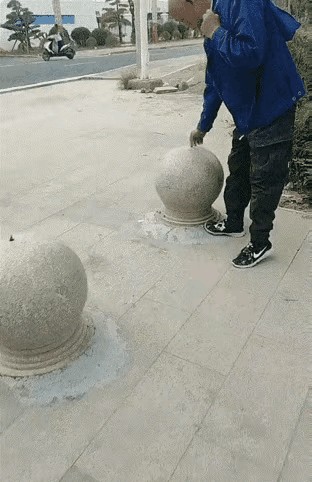 人性的坏，真的能坏到骨子里。人们走的累了，可以坐上去歇歇，不知道哪个缺德带冒烟的