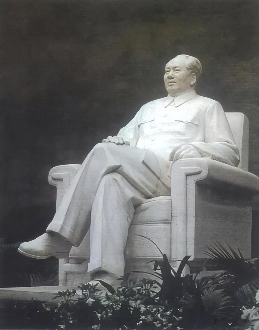 有人提议在全国范围内拆除毛主席塑像，是谁提议的，名字可以公开吗？谁敢拆除毛主席塑