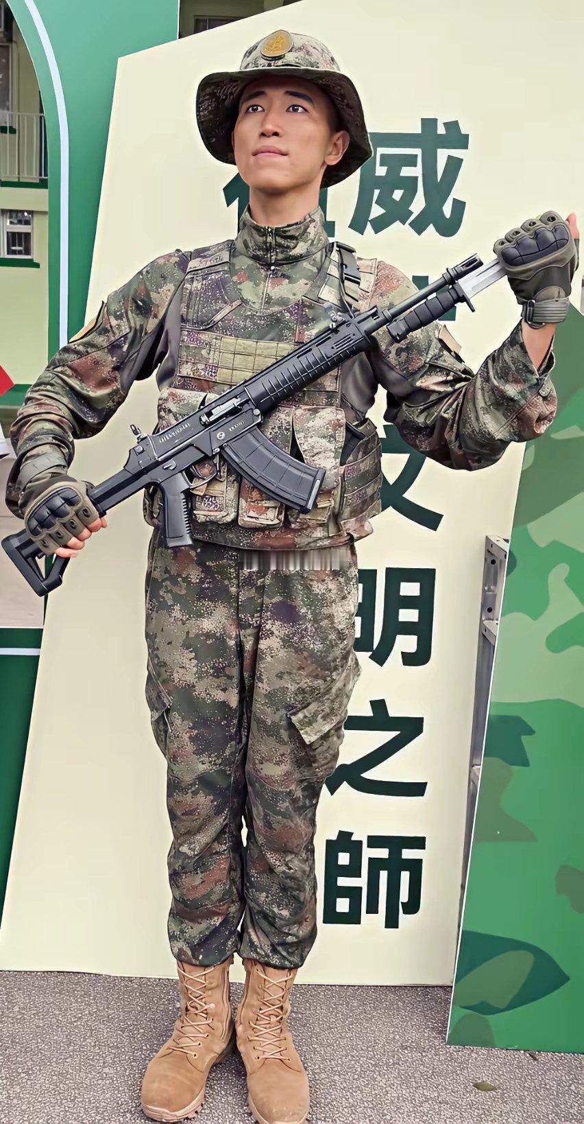 驻港部队军营开放活动中，兵哥的暖心细节！