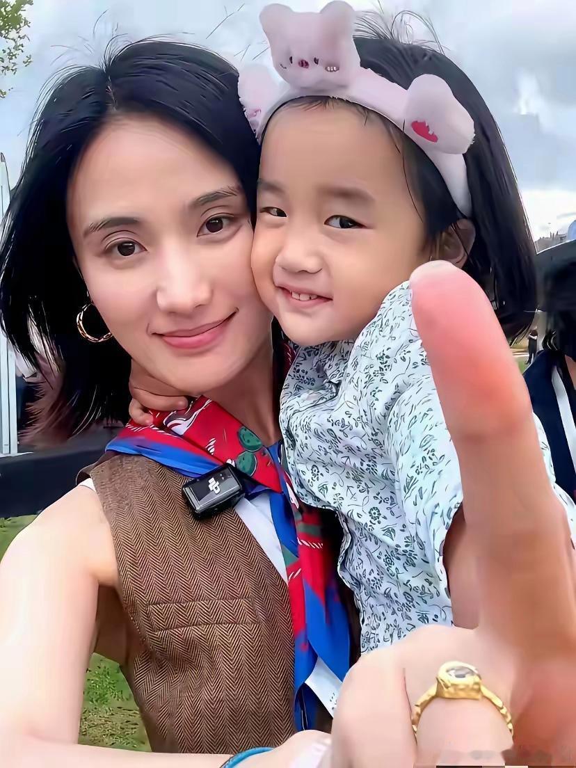 一开始以为是高嫁，谁知道是低配，海哈金喜如果不是真爱，也不倾尽所有去帮李亚鹏，虽