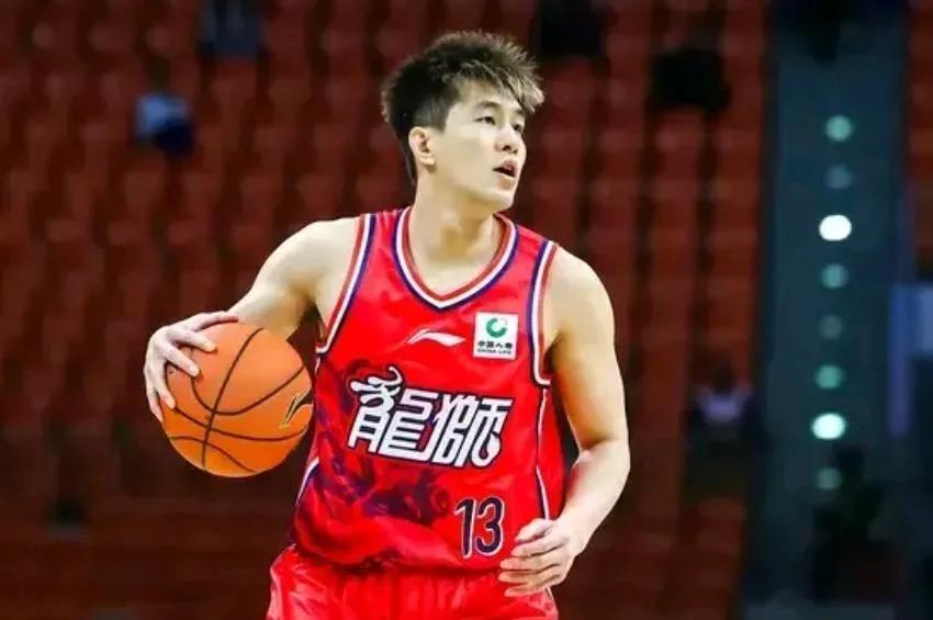 艾伦，尚能饭否？后姚明易建联时代中国篮坛最大牌球员郭艾伦，明确被广州龙狮告