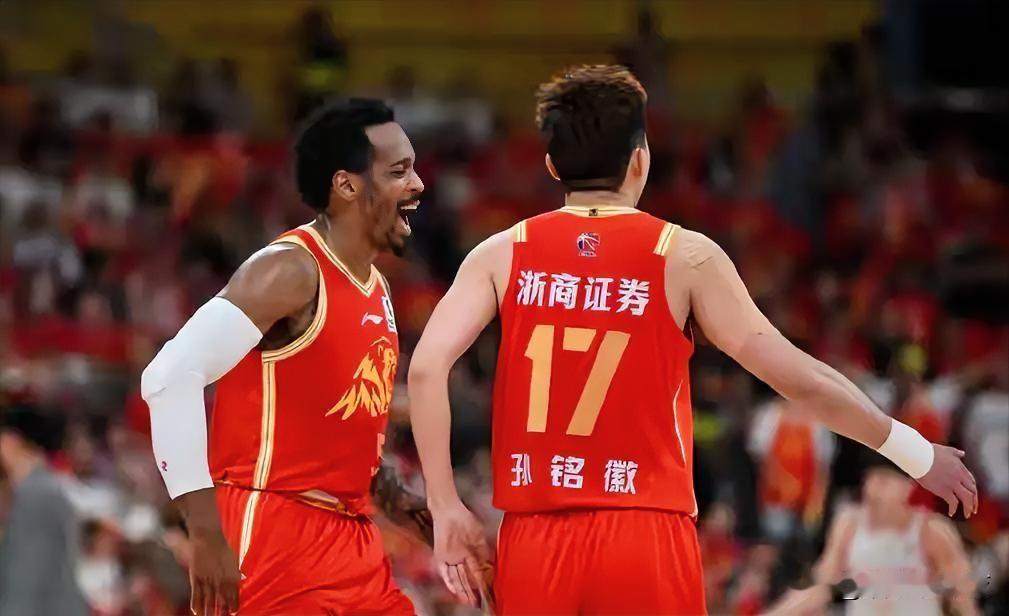 浙江广厦战胜深圳队取得赛点，这才是广厦两连胜的真正原因，贺希宁尽力了。cba半