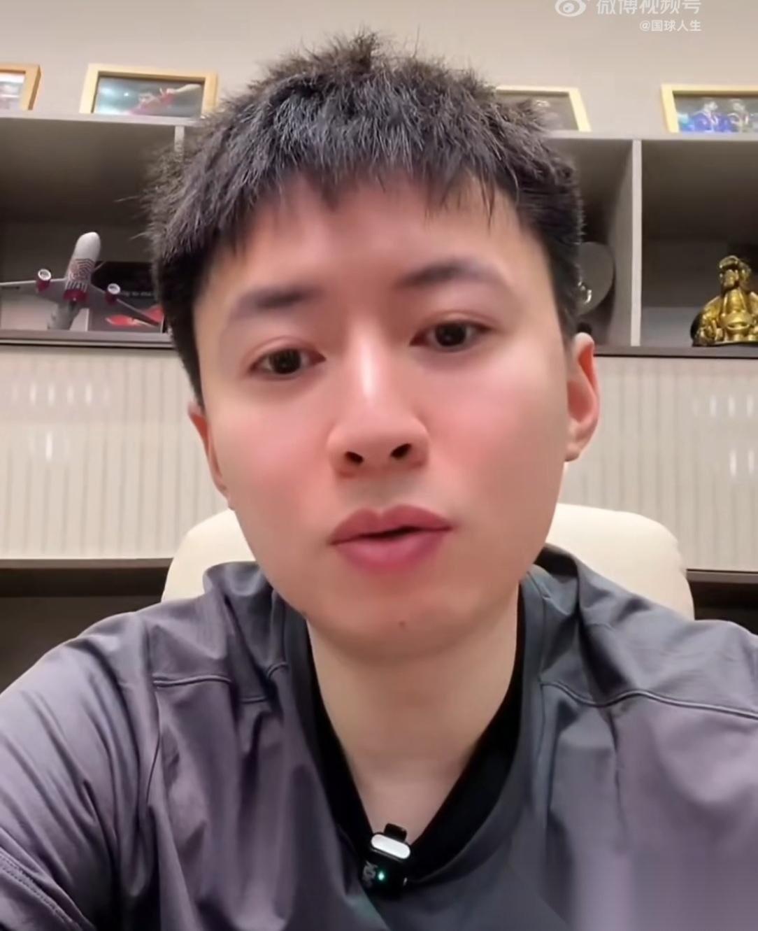 对于复出，方博给出了回应。他说，之前一直跟你们说复出，这回真复出了，对吧，时机已