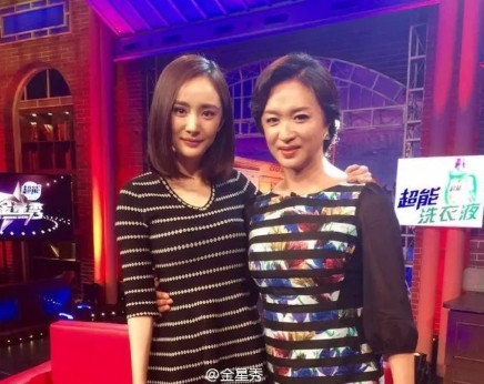 2013年，邓超第一次当导演，邀请金星客串，金星一听女主角是杨幂，便不屑地说：“