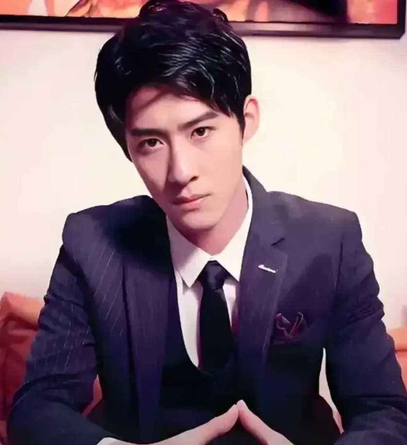 短剧男演员颜值排名前十顶级帅哥1.赵振栋2.何建麒3.何聪睿4.申浩男