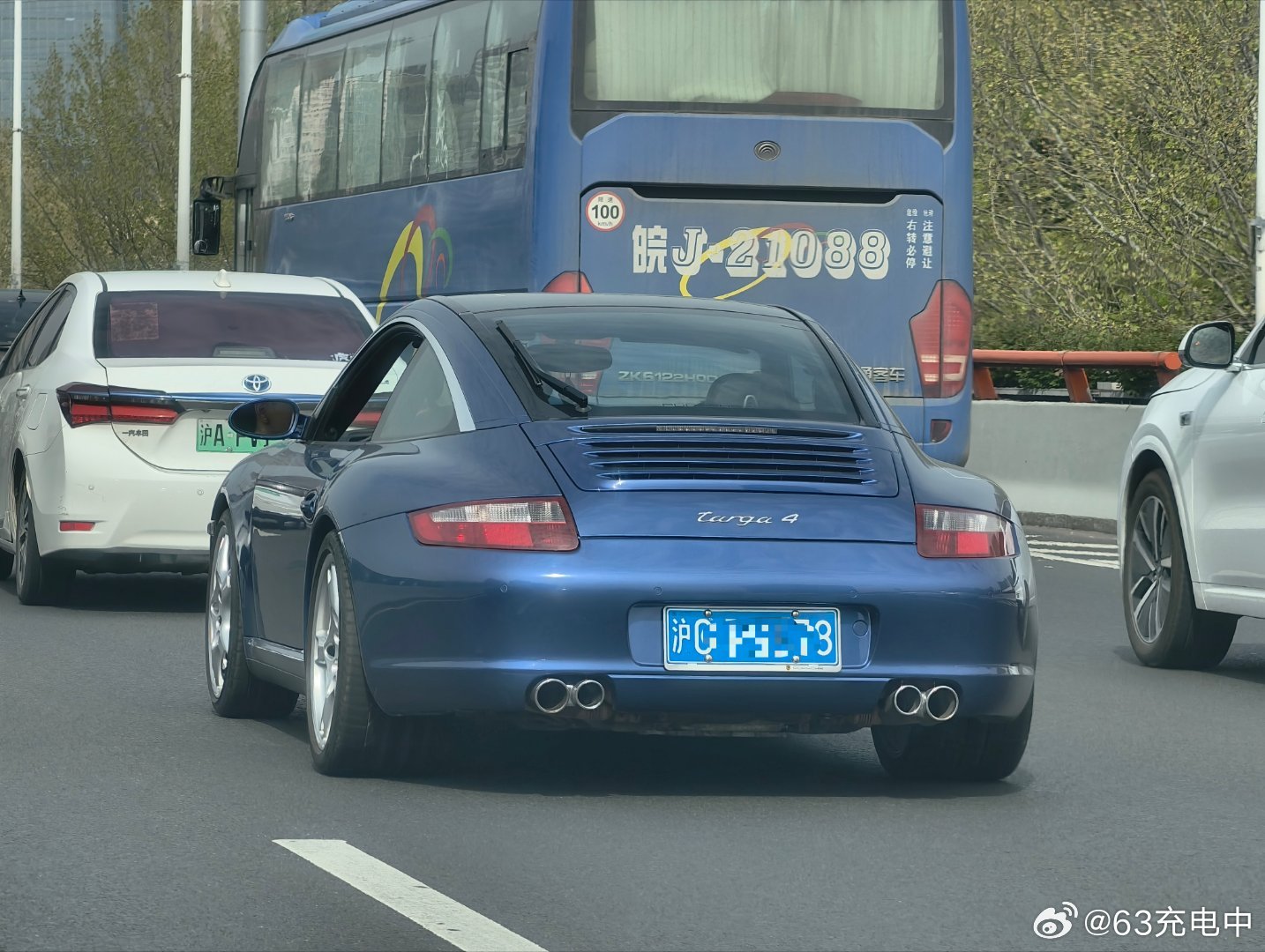 以前看到997的911没啥感觉，但是算一算也20多年了。