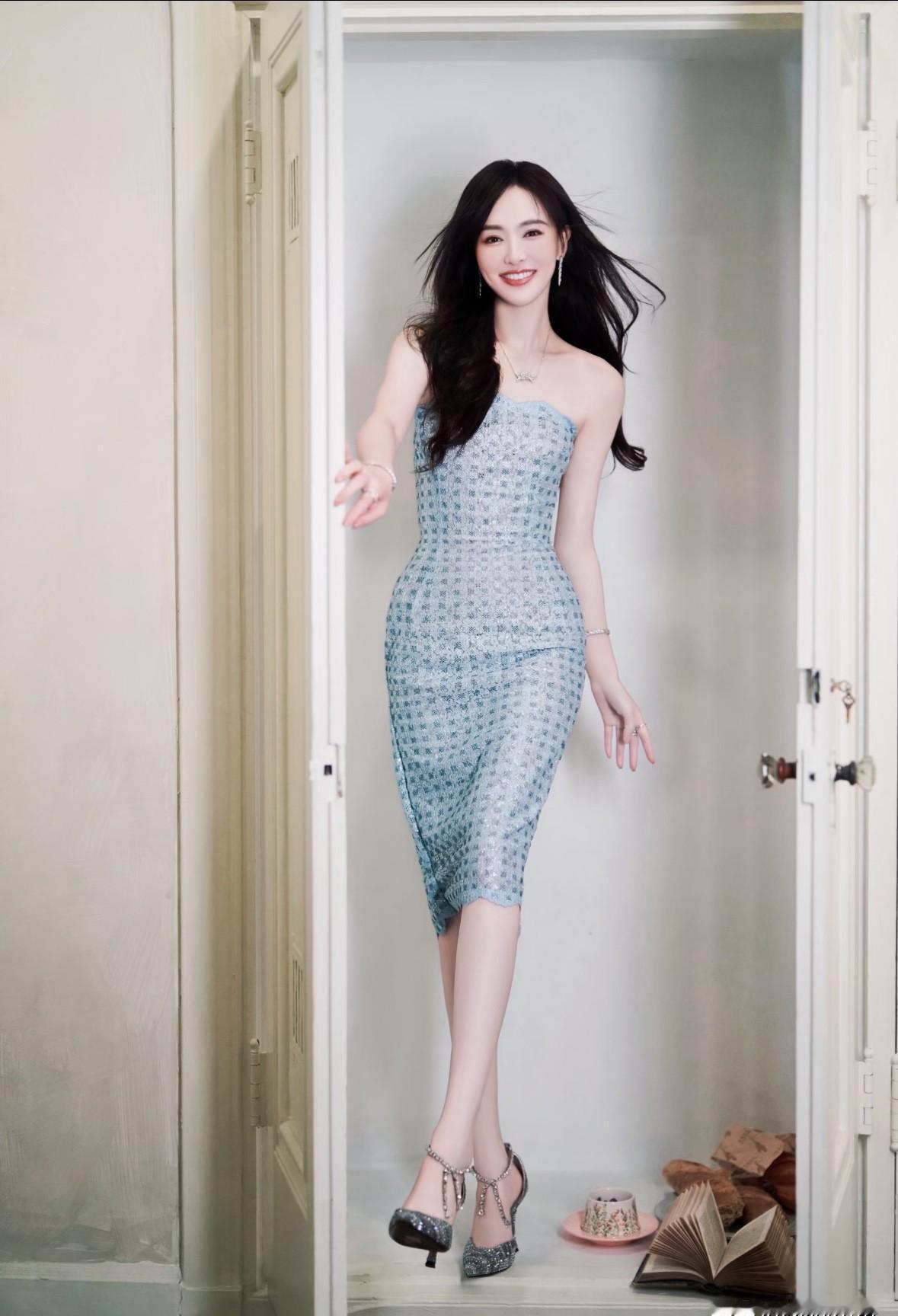 42岁，这状态是真实存在的吗？巴黎生图直出，我算是服了。唐嫣刚在时装周亮相。