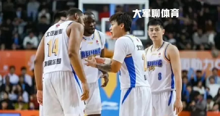 周琦复出17分仍输球广厦106-99客场掀翻北京，终结对手七连胜。胡金秋2