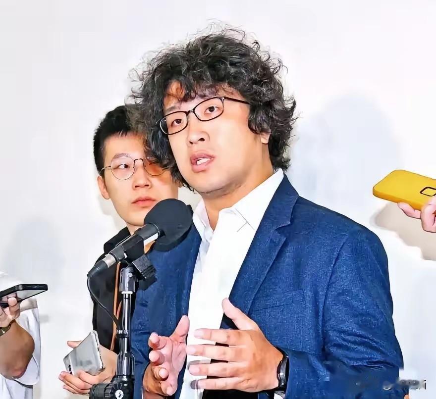 沈伯洋嘴硬背后:家族饭碗都保不住了,还拿“台湾人”当挡箭牌?被我们正式通缉